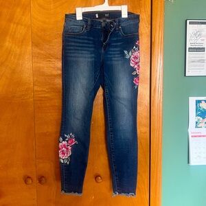 Kut From The Cloth Straight Leg Jeans with Flower Embroidery Size 6